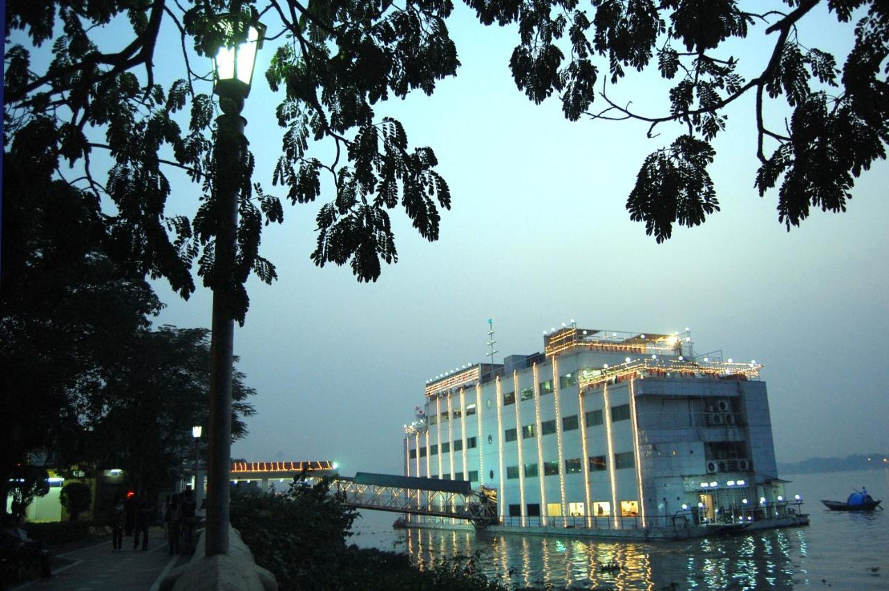 Polo Floatel Kolkata Hotel Exterior photo